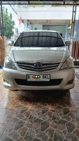 Toyota Innova G AT 2010 Bensin