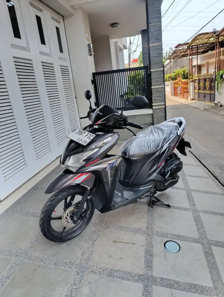 Bissmillah dijual motor Honda Vario kzr 2014 istimewa