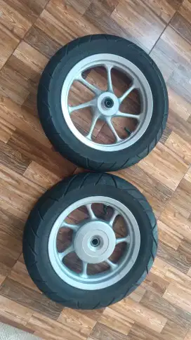 DI JUAL VELG SCOOPY DONAT  DEPAN DAN BELAKANG PLUS BAN