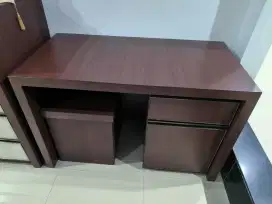 Meja 1/2 biro lengkap
