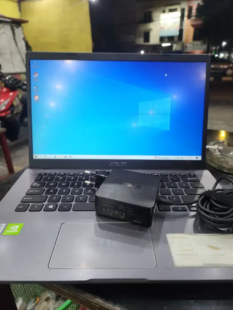 Laptop Asus A409JB normal