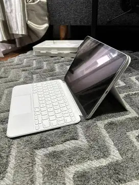 Magic Keyboard Folio iPad (A16)