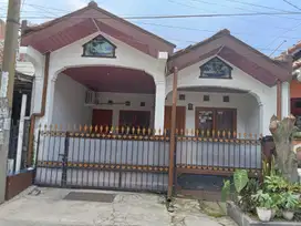 DI KONTRAKAN RUMAH KOMP GBA CIGANITRI 10 MENIT KE PINTU TOL BUAH BATU