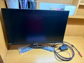 Monitor LG 24 inch 19 Volt Warna Hitam