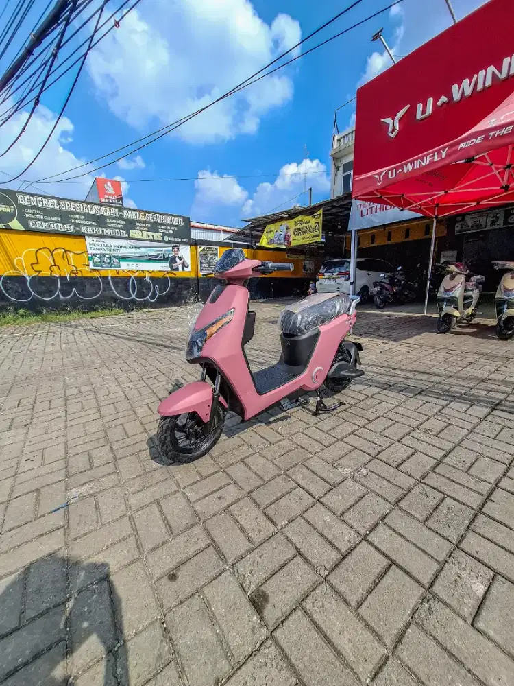 Uwinfly Sepeda Listrik D75 Pink desain modern cakep banget