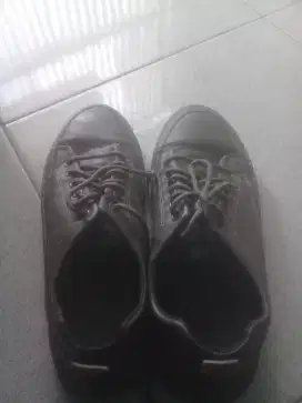 Sepatu merk jeans