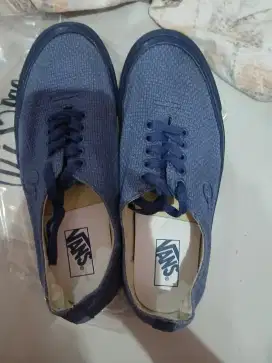 Sepatu merk Vans asli