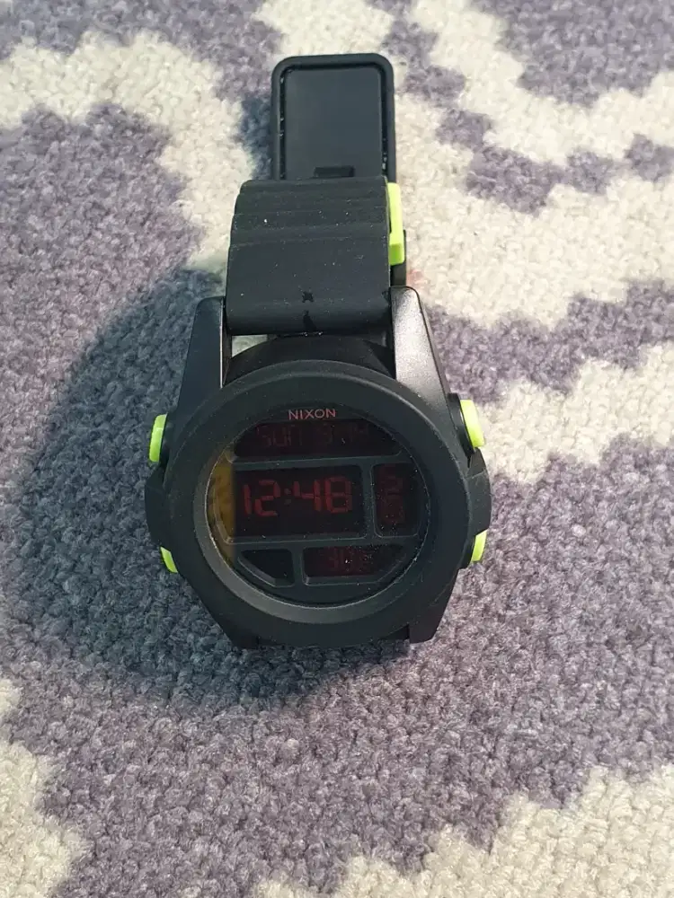 Jam tangan pria Nixon the unit
Unit only