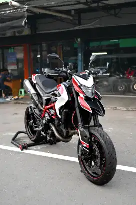 DUCATIHYPERMOTARD 821 SP ABS PUTIH MERAH 2013 LIKE NEW FP FULL SPEK