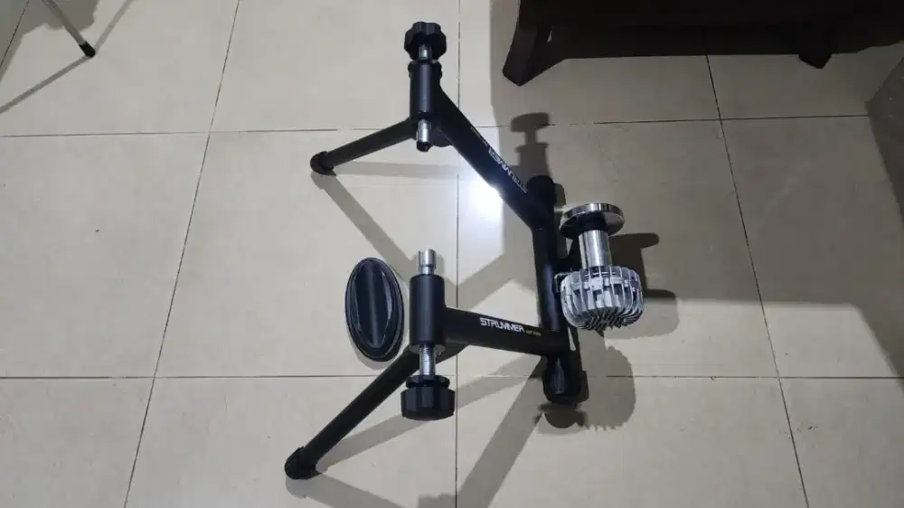 Strummer Bike Trainer BT-10
Smart Fluid Resistance with Bluetooth..