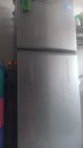 Kulkas aqua 2 pintu