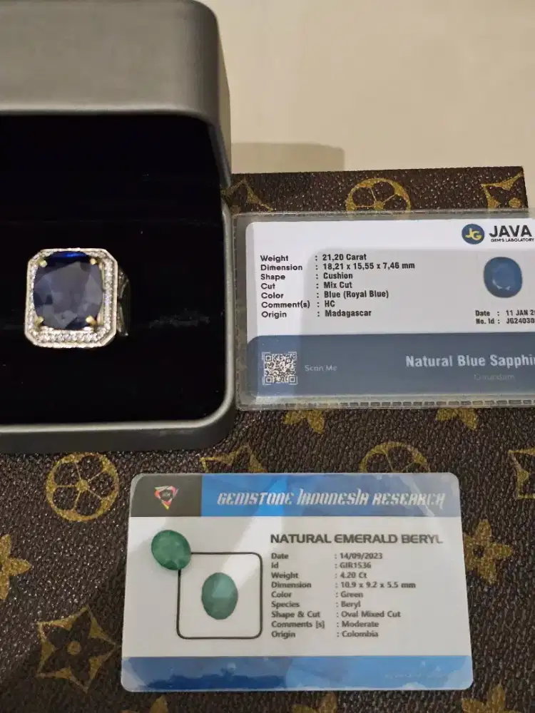 Natural Blue safir cutting jumbo + Jamrud bermemo