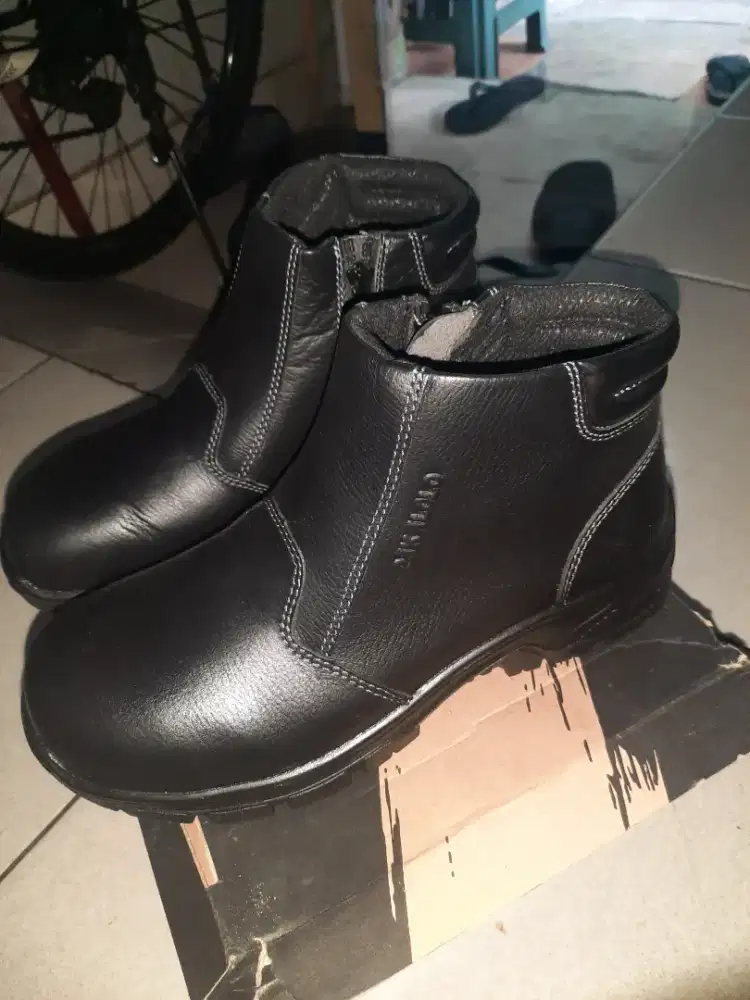 Pakalolo safety boots baru