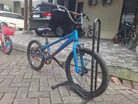 Bmx polygon biru anak 6 - 10 tahun