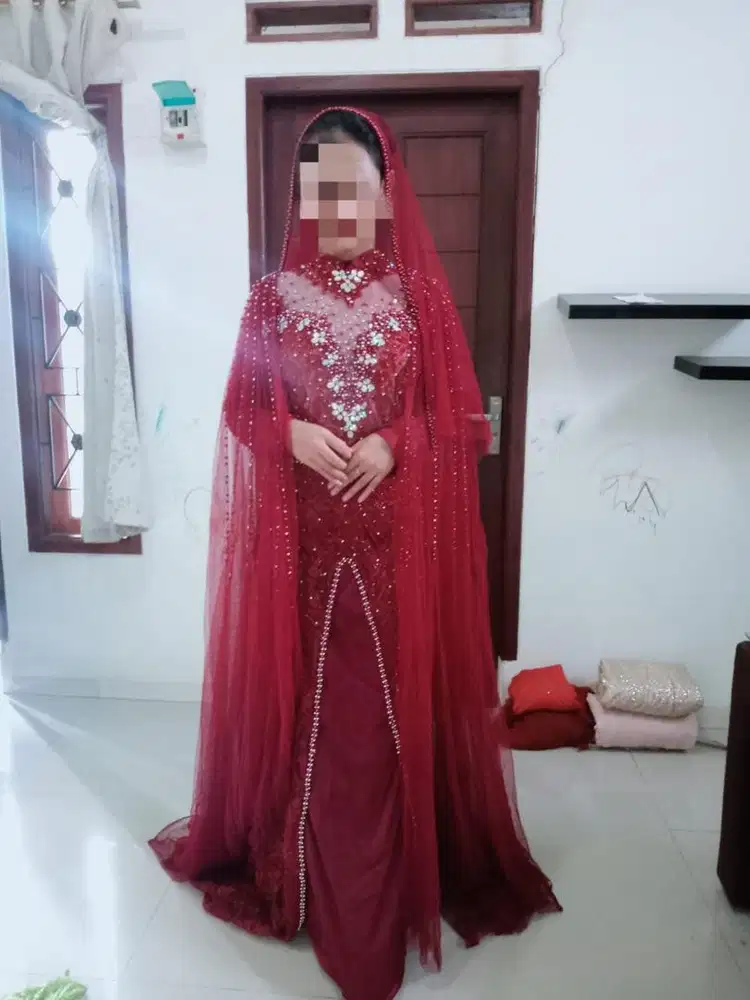 Gaun kebaya wanita