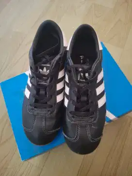 Dijual adidas originals country II second