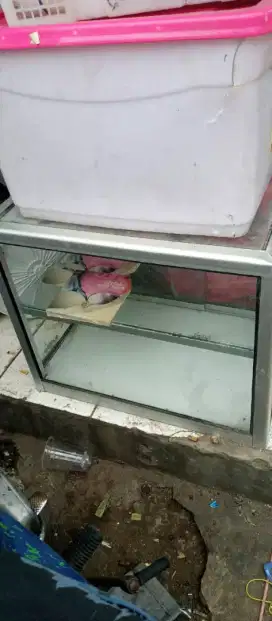 Etalase Rokok Atau Makanan