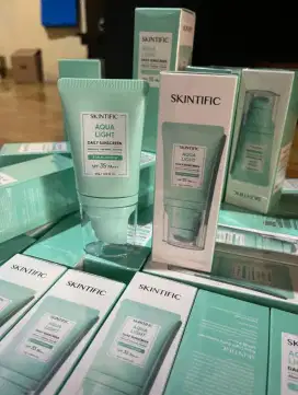SKINTIFIC AQUA LIGHT DAILY SUNSCREEN 30gram SPF 35 pa ++