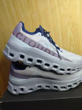 SEPATU ON CLOUD
