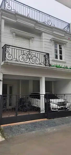 RUMAH CANTIK 2.5 LANTAI DI BINTARO SEKTOR 2 PERKUTUT KUTILANG PUNAI