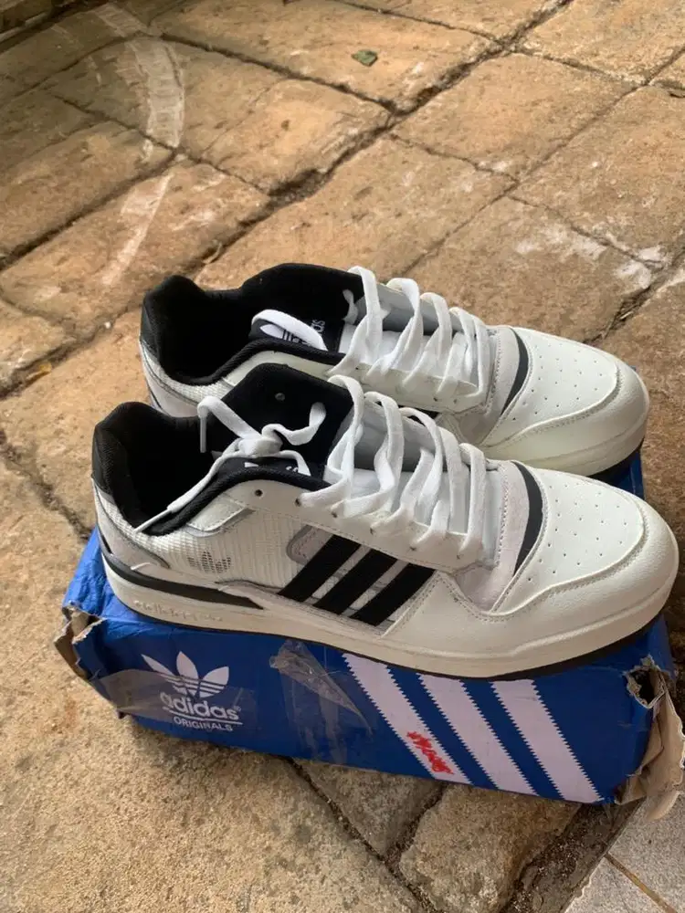 sepatu adidas UK 42