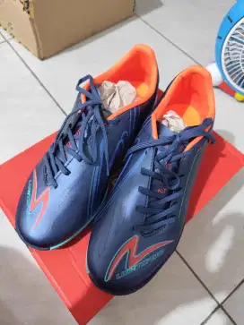 Sepatu futsal specs size 45