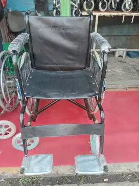 Kursi roda standar mulus