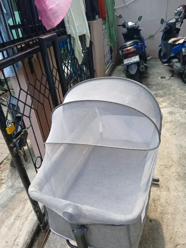 Tempat tidur bayi + kelambu