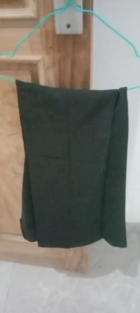 Celana bahan hitam