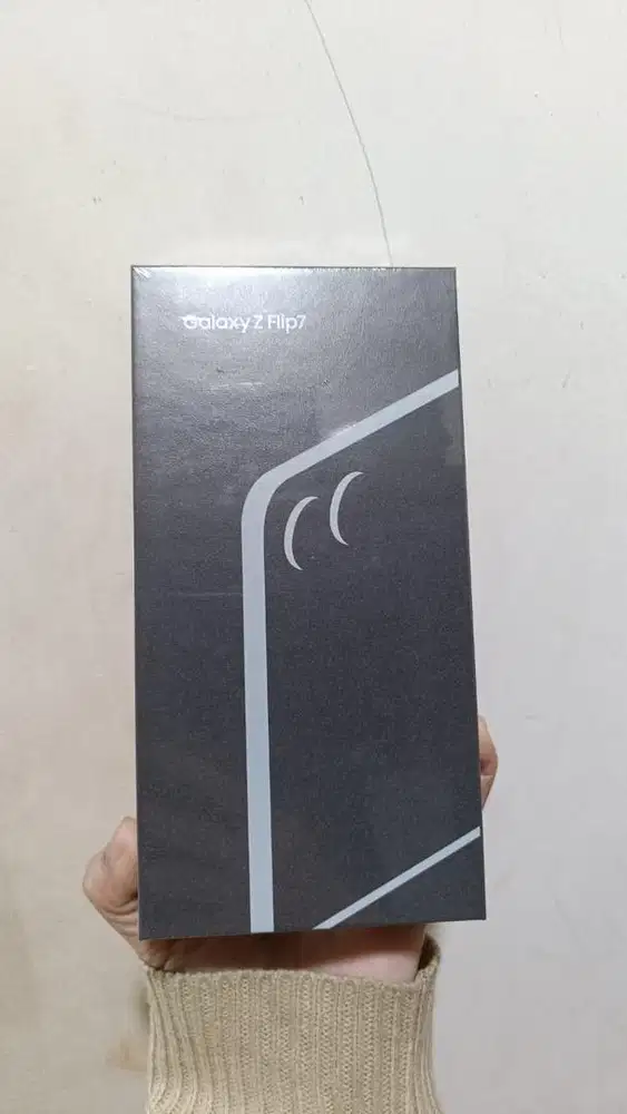 Galaxy Z flip 7 12/256gb New garasni resmi
