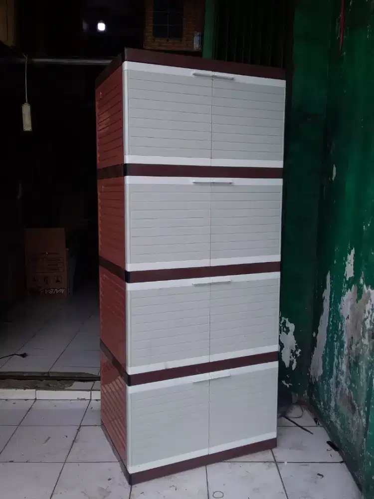 lemari plastik polos