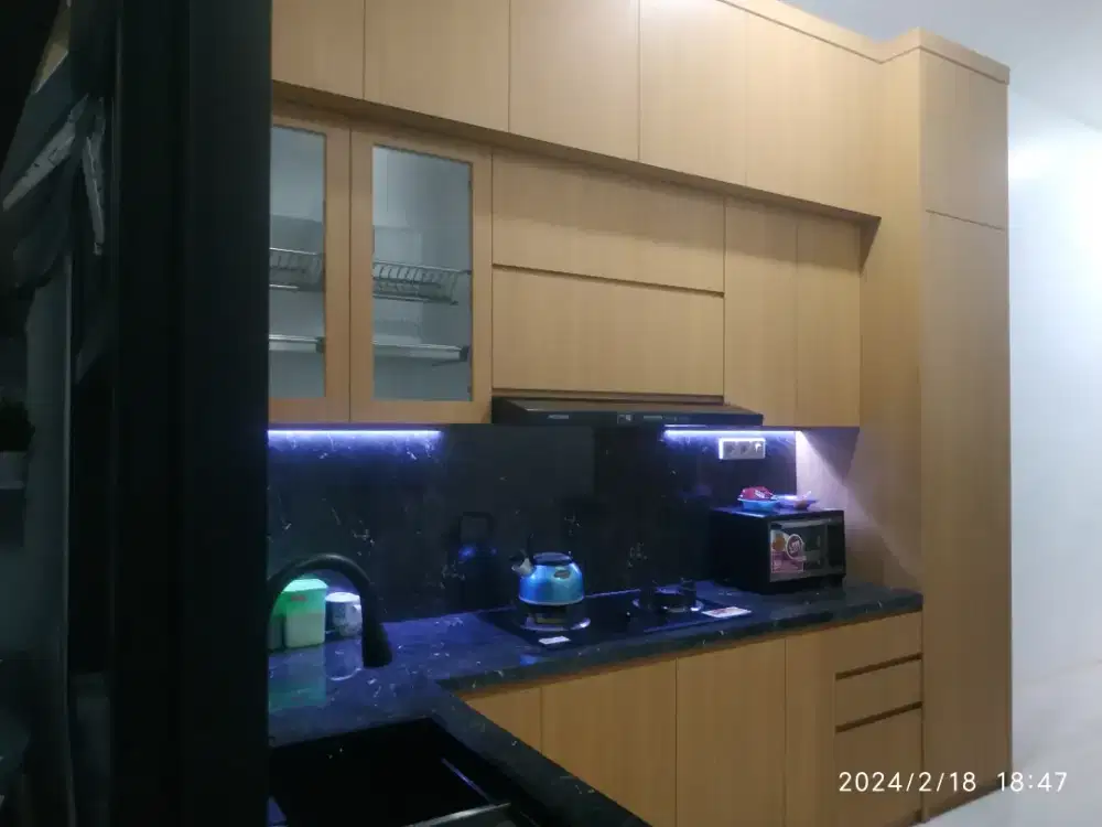 Menerima pemesanan dan pembuatan interior rumah