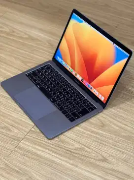 MacBook Pro 2017 , 13 inch , 16/512