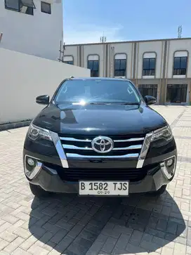 TOYOTA FORTUNER VRZ 2.4 AT 2019 HITAM