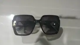 Kacamata Hitam Wanita