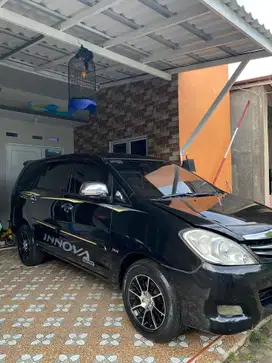 Toyota Kijang Innova 2010 Bensin