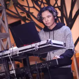 Les private alat musik gitar elektrik dan piano/keyboard area semarang