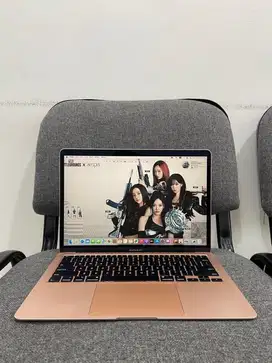 MacBook Air 2020 i7/8/256GB