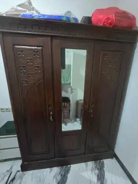 Lemari jati bekas