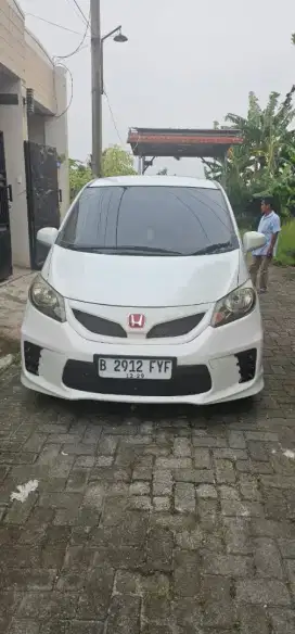 Honda freed putih tahun 2009 , body mulus, Ac dingin, kaki kaki aman,