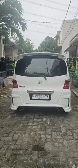 Honda freed putih tahun 2009 , body mulus, Ac dingin, kaki kaki aman,
