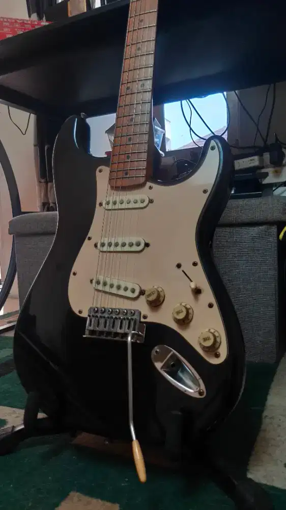 FOR SALE FENDER STARCASTER S1 Arrowhead Strat ELECTRIC GUITAR BLACK