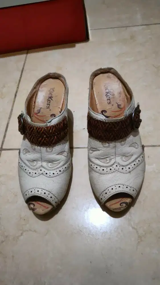 Sandal sepatu merk kickers