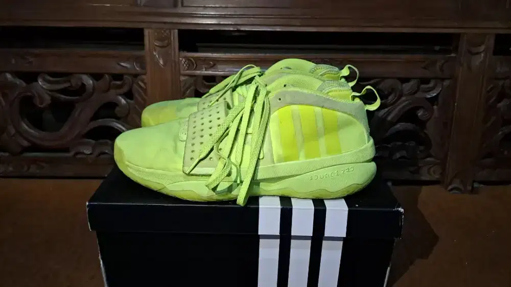 Sepatu Basket Dame 8 extply