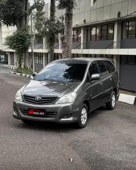 Toyota Kijang Innova V Luxury 2011 Bensin