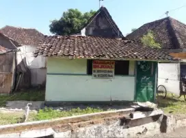 Jual cepat sebidang tanah beserta bangunan yang ada diatasnya