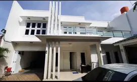 Rumah mewah pinggir jalan Pejaten Jati Padang ls.-+550m shm