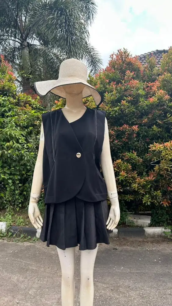 Outwear hitam wanita