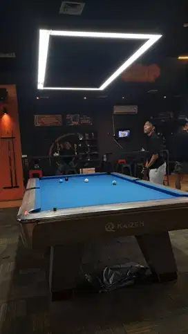 Paket Meja dan Bola Billiard