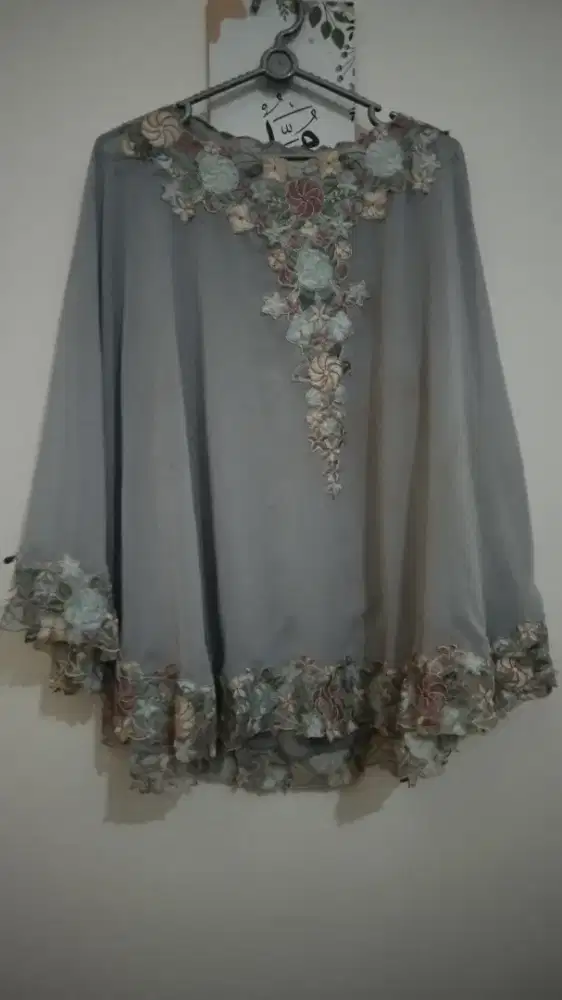 Atasan motif bunga